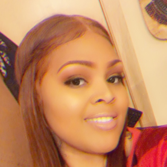 Meet your Posher, Miesha - Picture 2 of 3